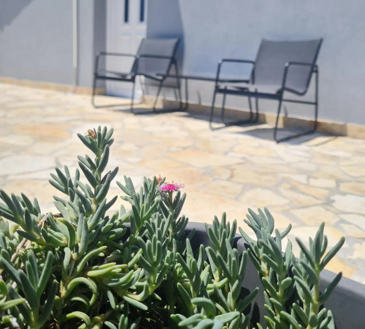 Apartmani Iva Gornji Karin 0*,  Croatia