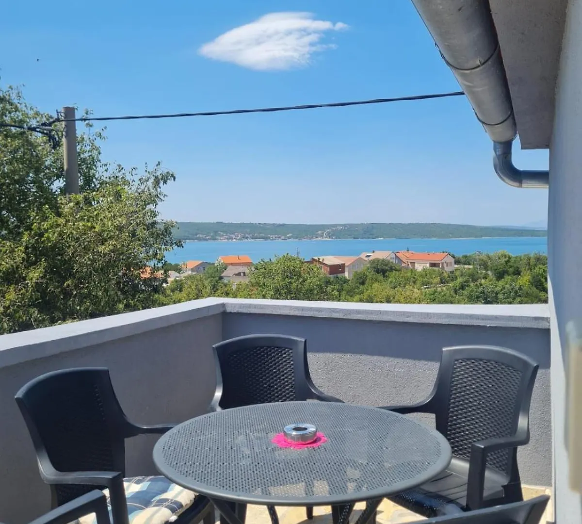 Apartmani Iva Gornji Karin 0*,