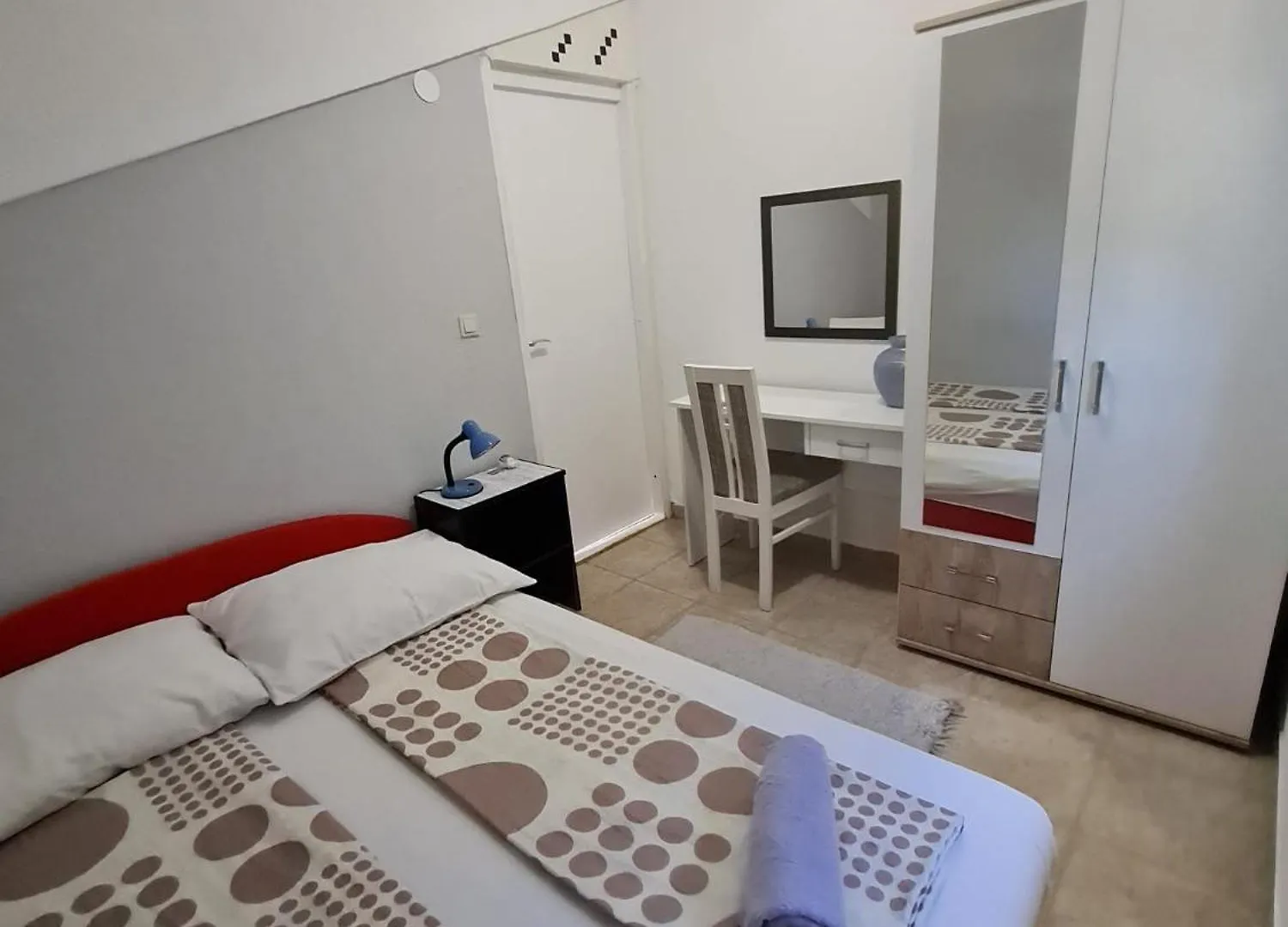 Apartmani Iva Gornji Karin 0*,  Croatia