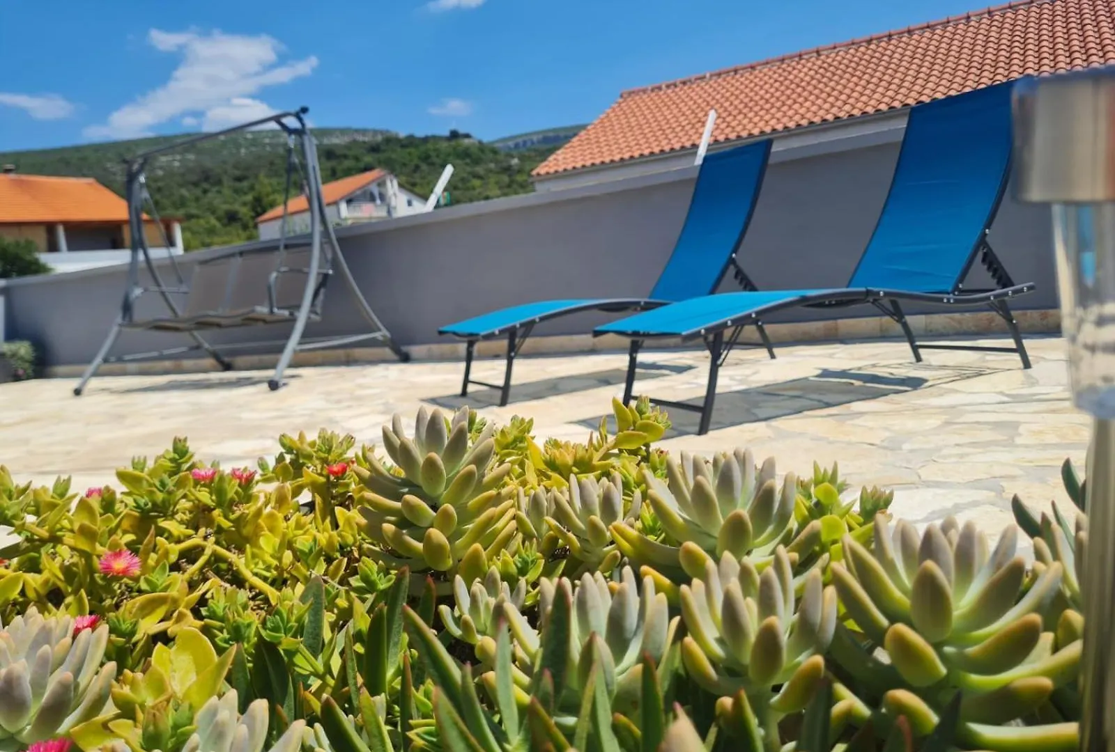 Apartmani Iva Gornji Karin 0*,  Croatia